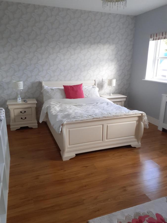Private Room In Superb House Bed 1 Nobber 외부 사진