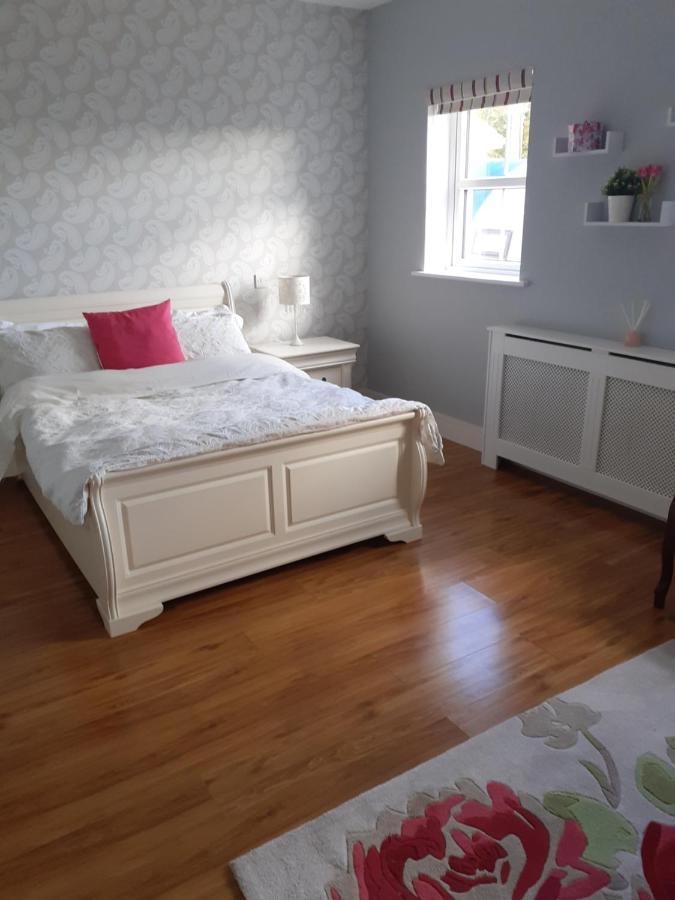 Private Room In Superb House Bed 1 Nobber 외부 사진