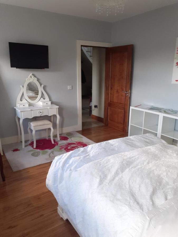 Private Room In Superb House Bed 1 Nobber 외부 사진